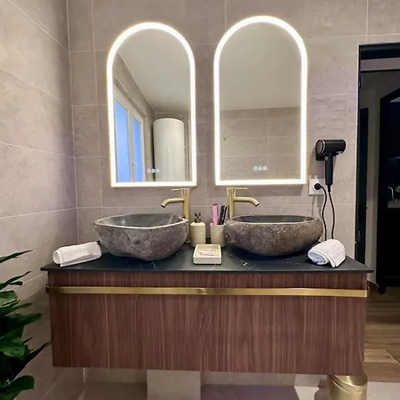 Prestige With Private Hot Tub Sauna Balneotherapy *