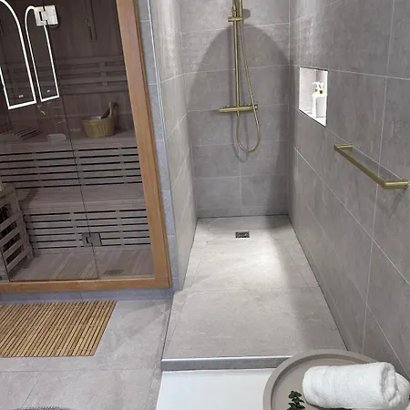 Prestige With Private Hot Tub Sauna Balneotherapy *