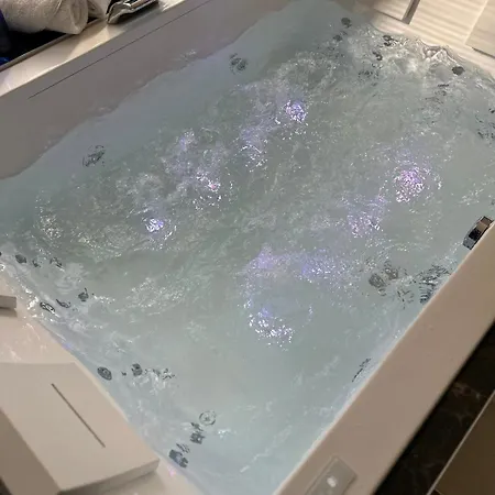 Prestige With Private Hot Tub Sauna Balneotherapy Apartmán Soissons
