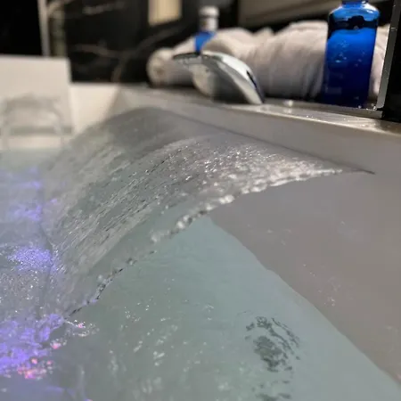 Prestige With Private Hot Tub Sauna Balneotherapy アパート *